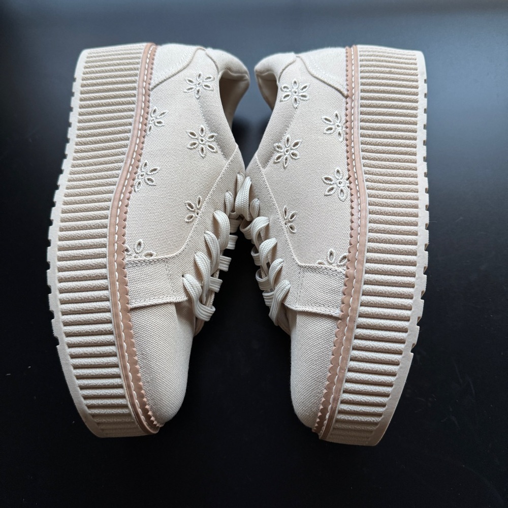 Dolce Vita Women's BRIN Lace-Up Floral Embroidered Platform Sneaker Size 9.5 - Picture 7 of 12